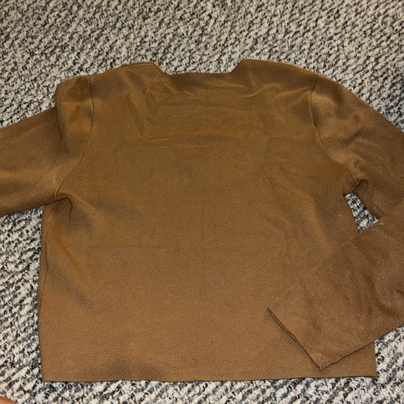 Brand New! Abercrombie Long sleeve - Picture 4 of 5